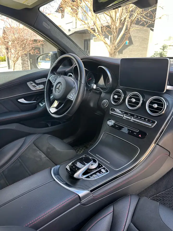Mercedes-Benz GLC снимка Mercedes-Benz GLC
