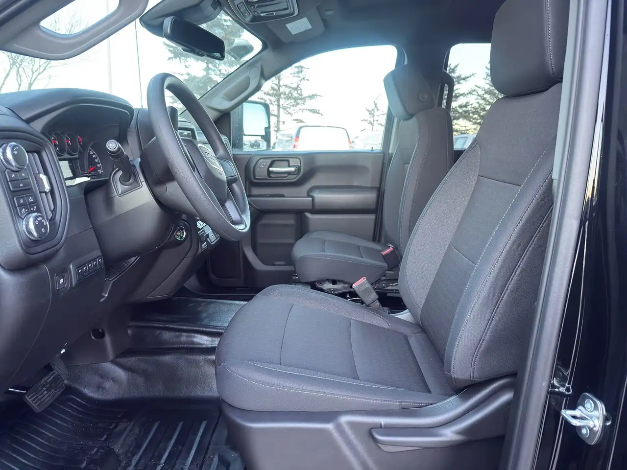 GMC Sierra 3500HD снимка GMC Sierra 3500HD