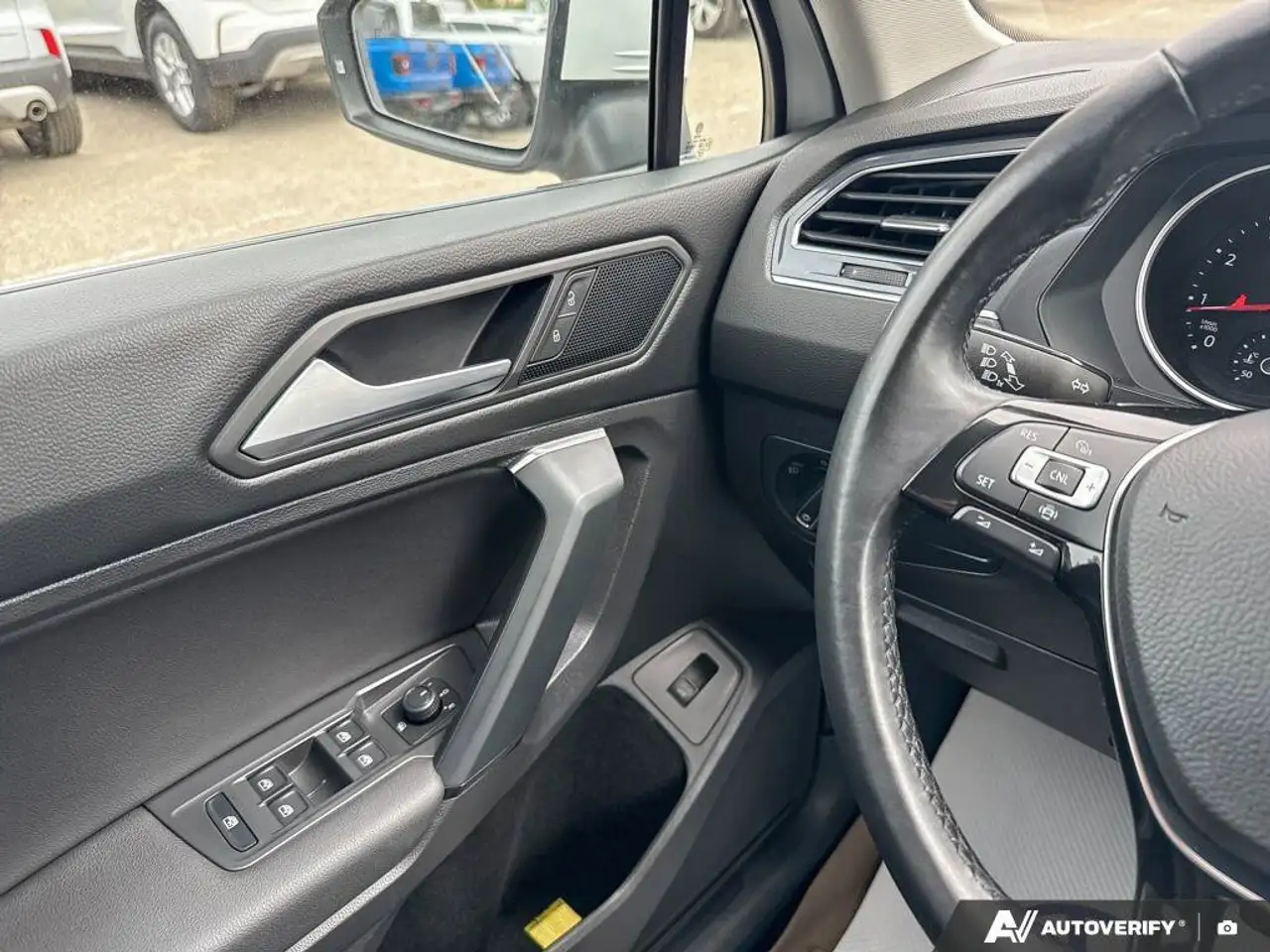Volkswagen Tiguan снимка Volkswagen Tiguan