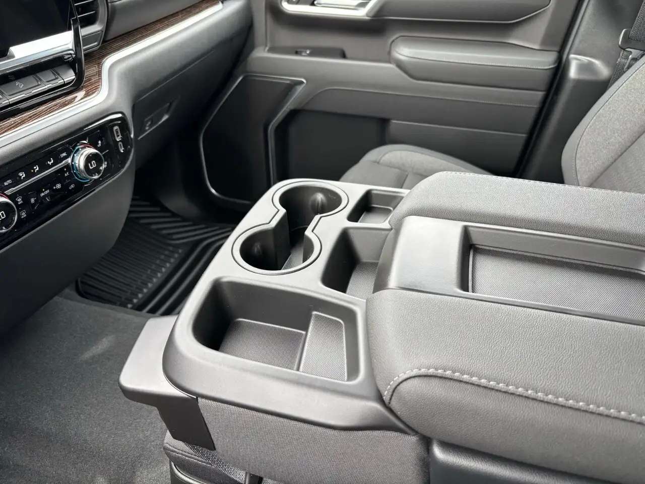 GMC Sierra 3500HD снимка GMC Sierra 3500HD