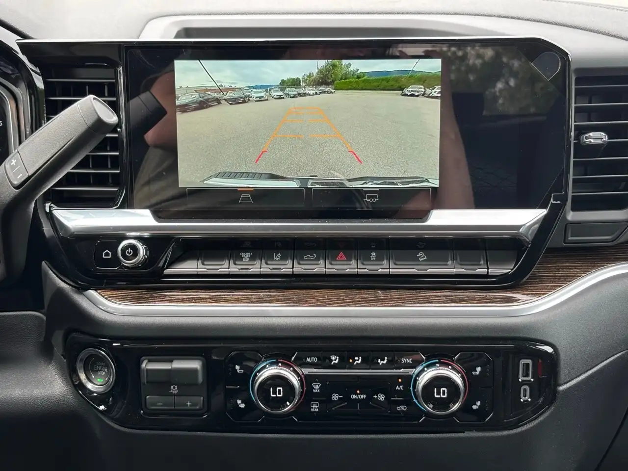 GMC Sierra 3500HD снимка GMC Sierra 3500HD