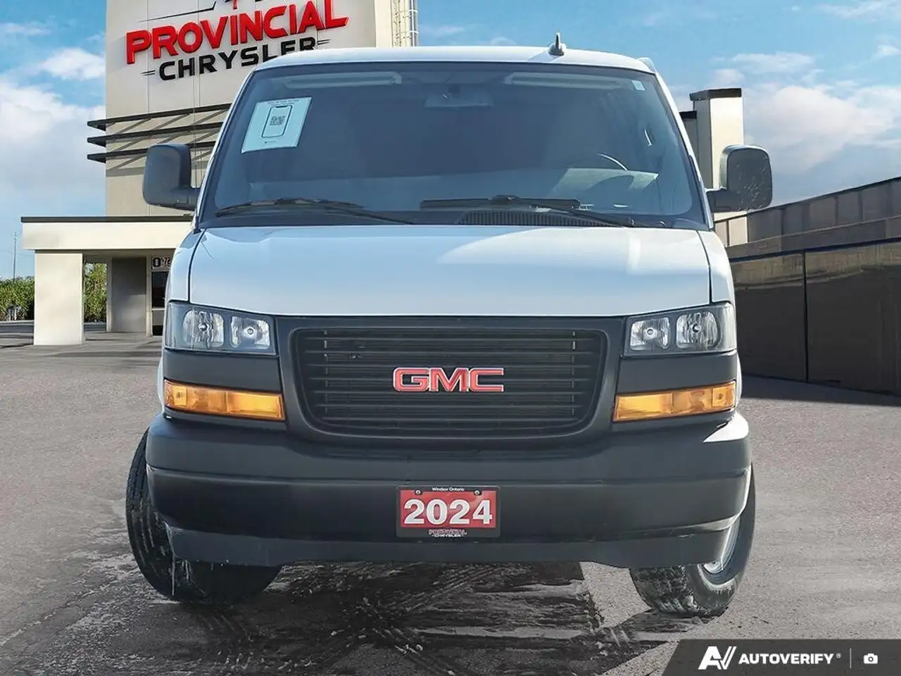 GMC Savana снимка GMC Savana