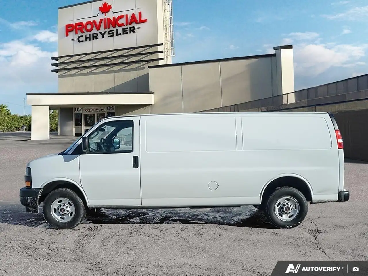 GMC Savana снимка GMC Savana