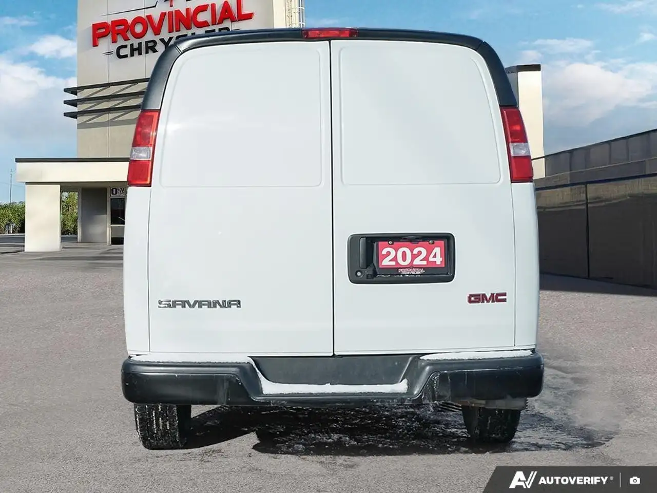 GMC Savana снимка GMC Savana