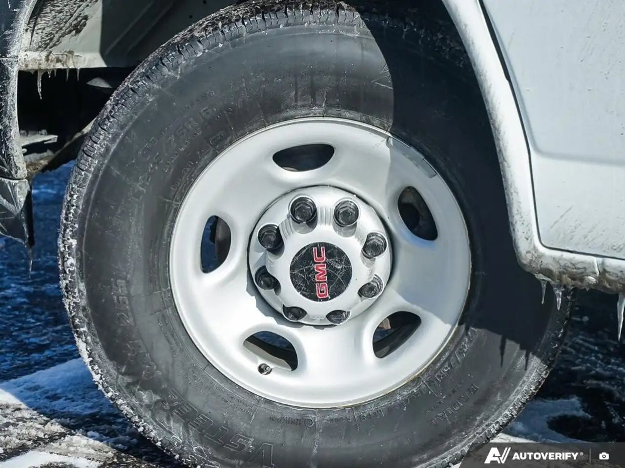 GMC Savana снимка GMC Savana