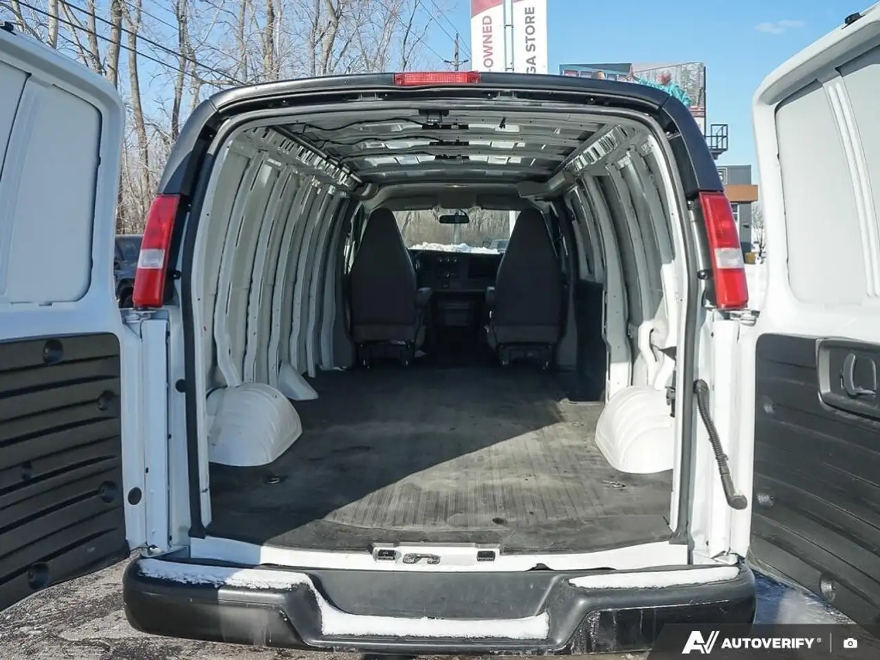 GMC Savana снимка GMC Savana