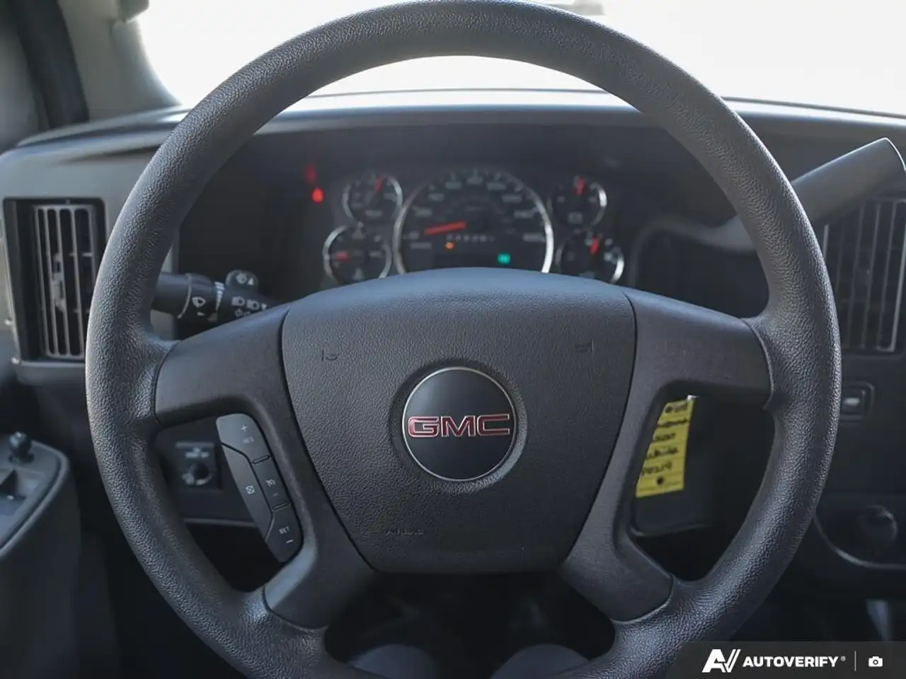 GMC Savana снимка GMC Savana