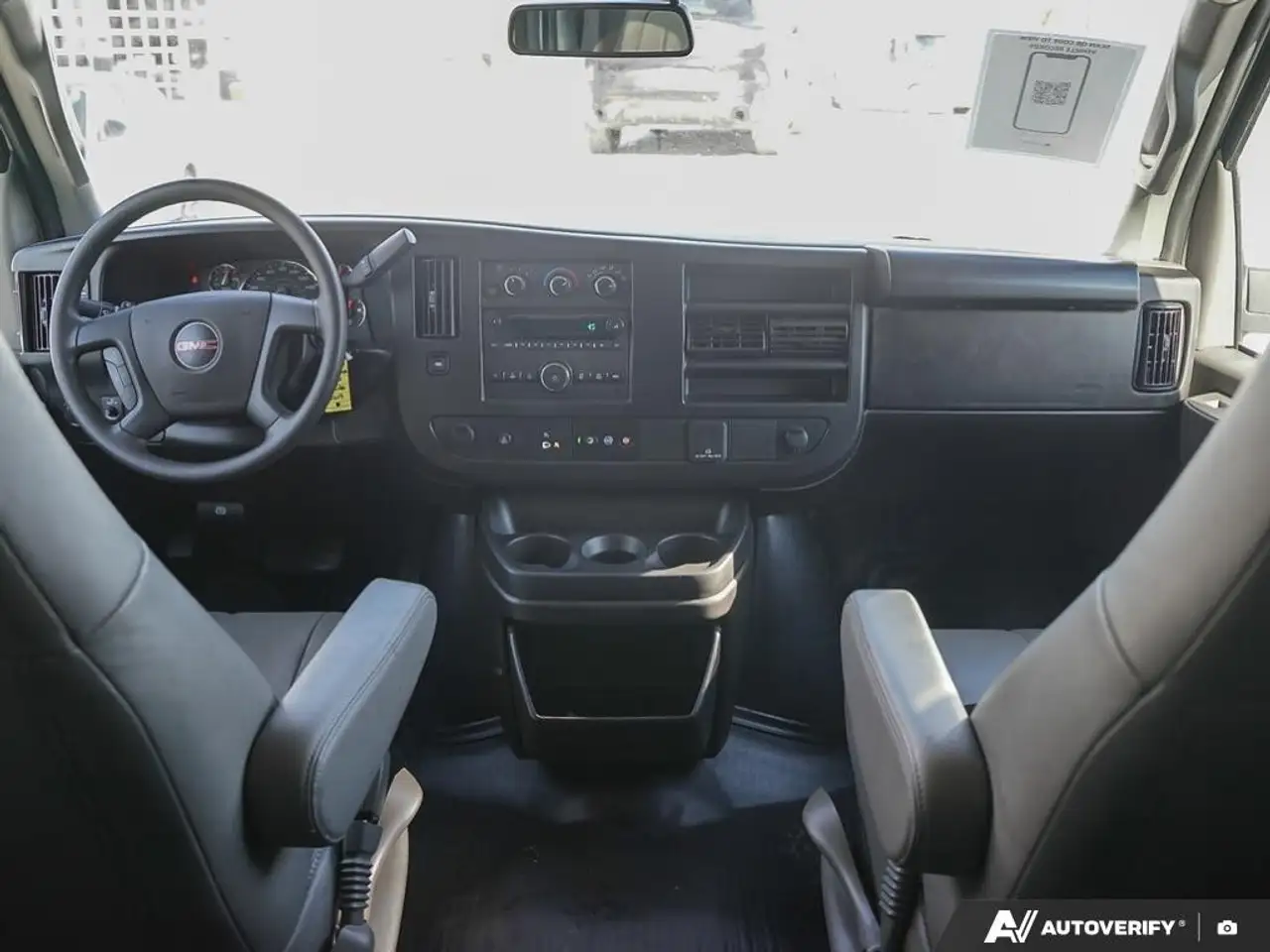 GMC Savana снимка GMC Savana
