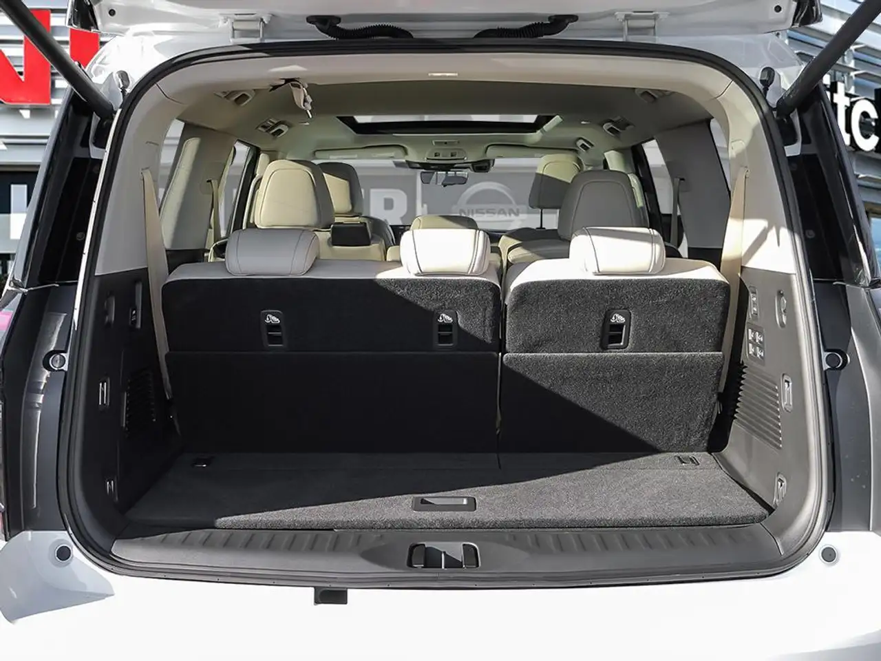 Nissan Armada снимка Nissan Armada