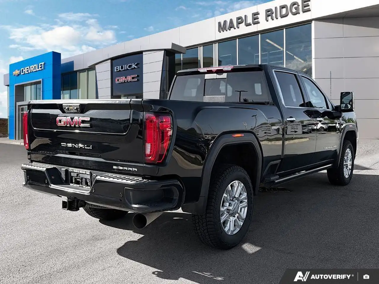 GMC Sierra 3500HD снимка GMC Sierra 3500HD