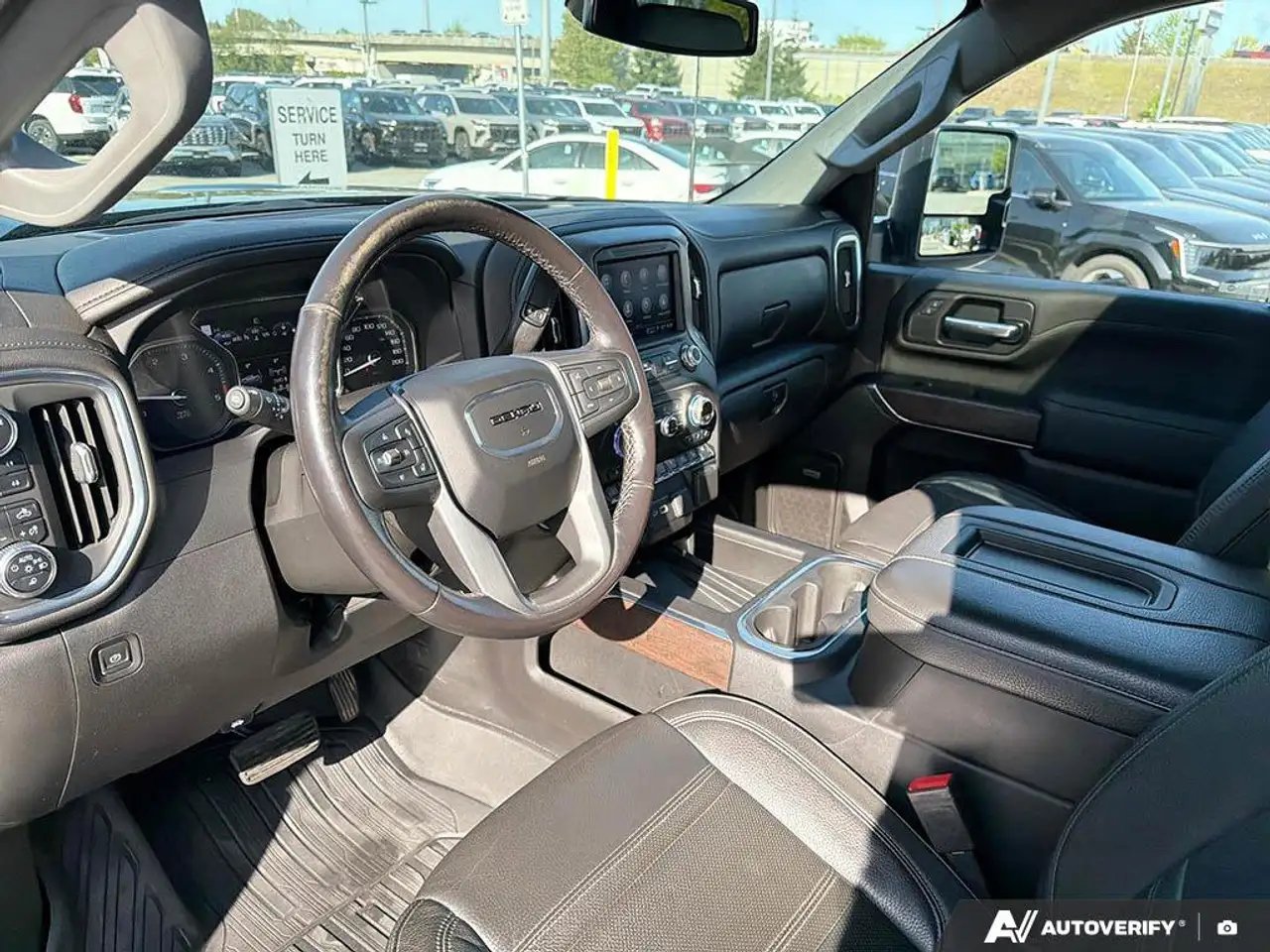 GMC Sierra 3500HD снимка GMC Sierra 3500HD