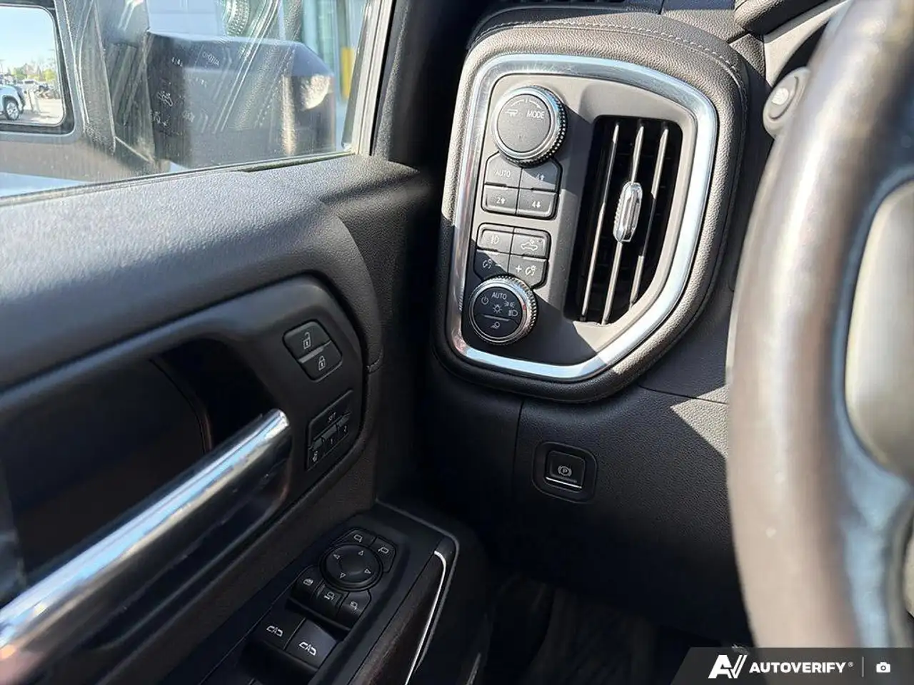 GMC Sierra 3500HD снимка GMC Sierra 3500HD