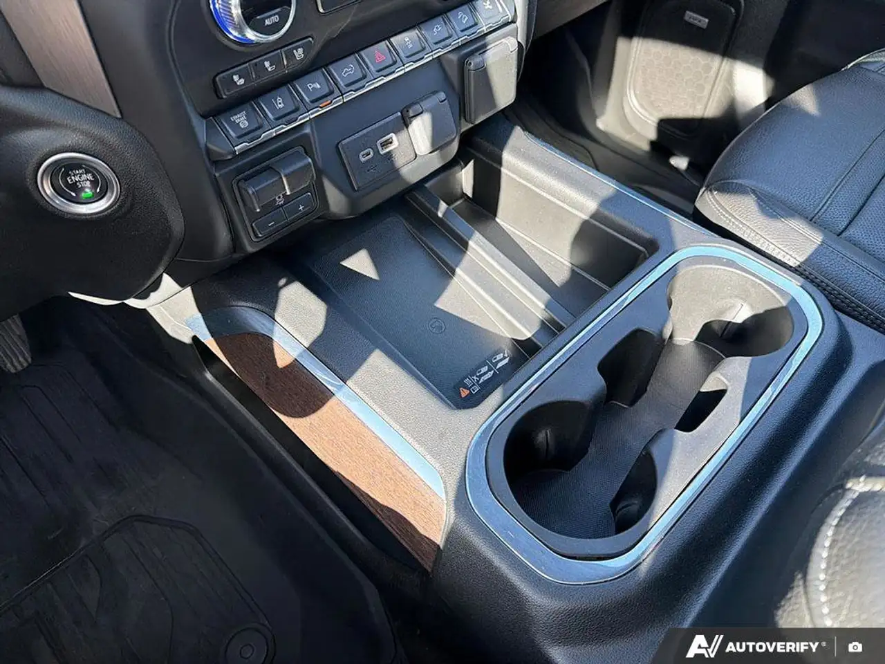 GMC Sierra 3500HD снимка GMC Sierra 3500HD