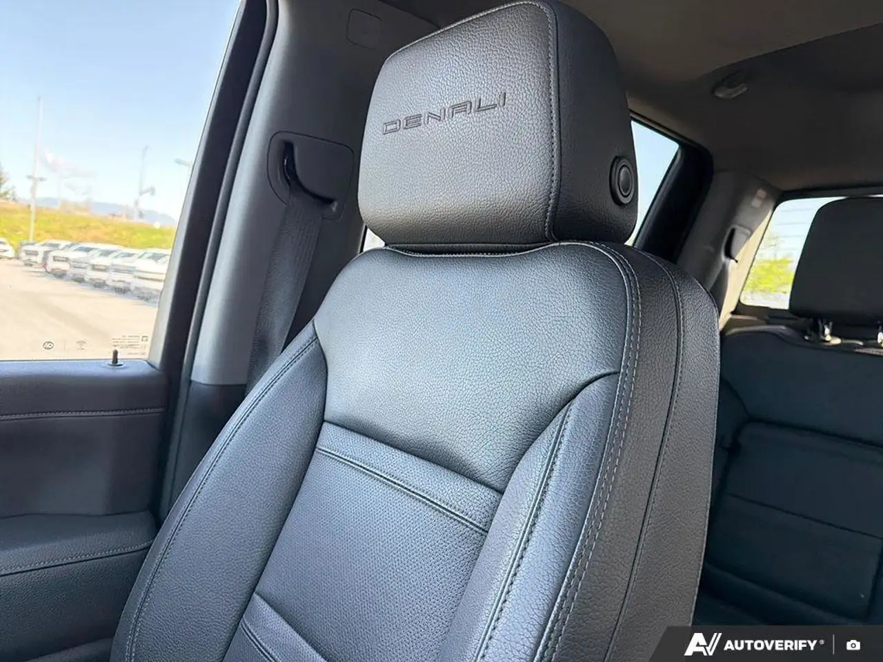 GMC Sierra 3500HD снимка GMC Sierra 3500HD