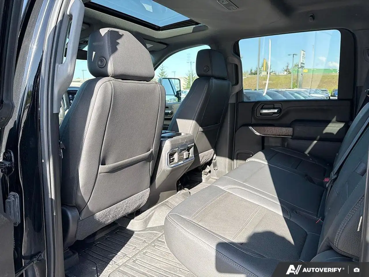 GMC Sierra 3500HD снимка GMC Sierra 3500HD