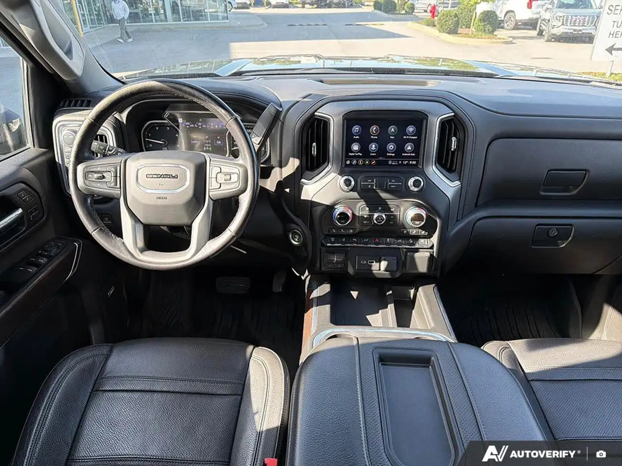 GMC Sierra 3500HD снимка GMC Sierra 3500HD