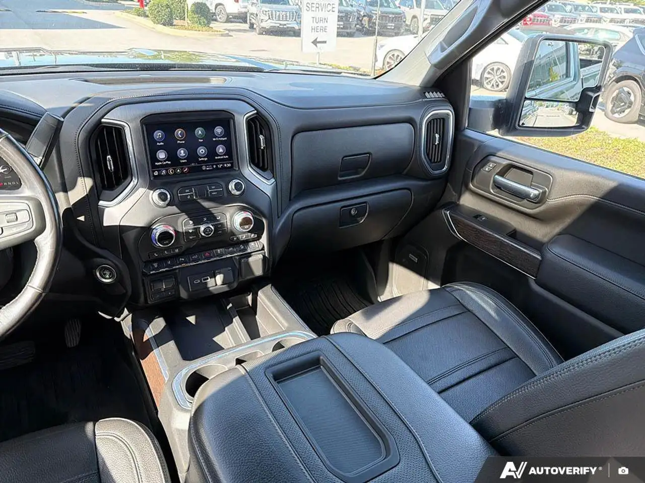 GMC Sierra 3500HD снимка GMC Sierra 3500HD
