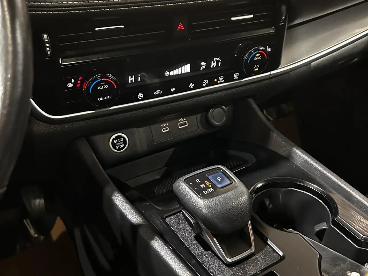 Nissan Rogue снимка Nissan Rogue