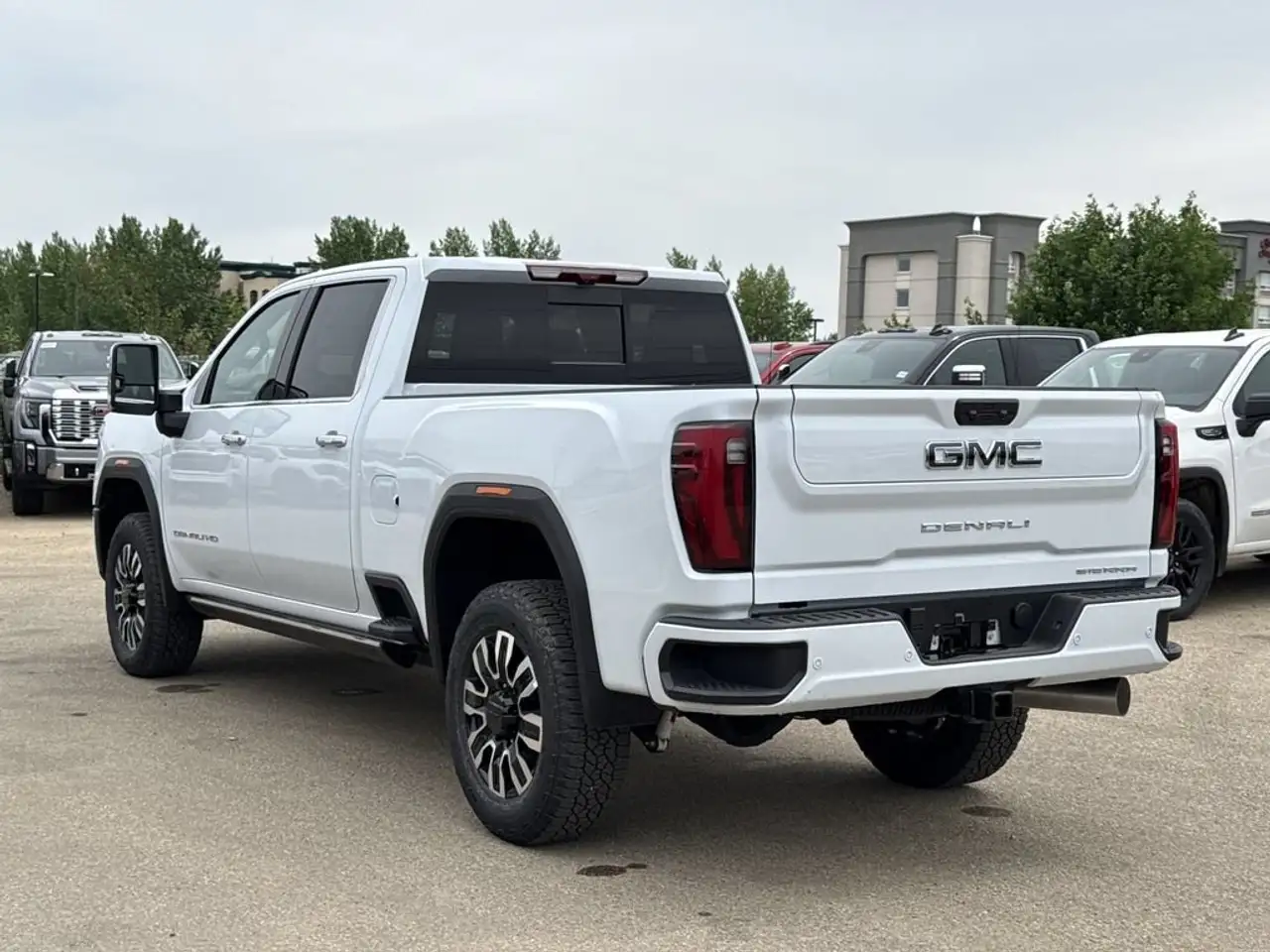 GMC Sierra 3500HD снимка GMC Sierra 3500HD
