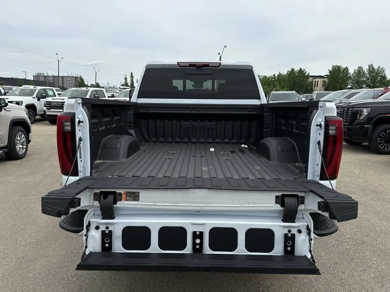 GMC Sierra 3500HD снимка GMC Sierra 3500HD