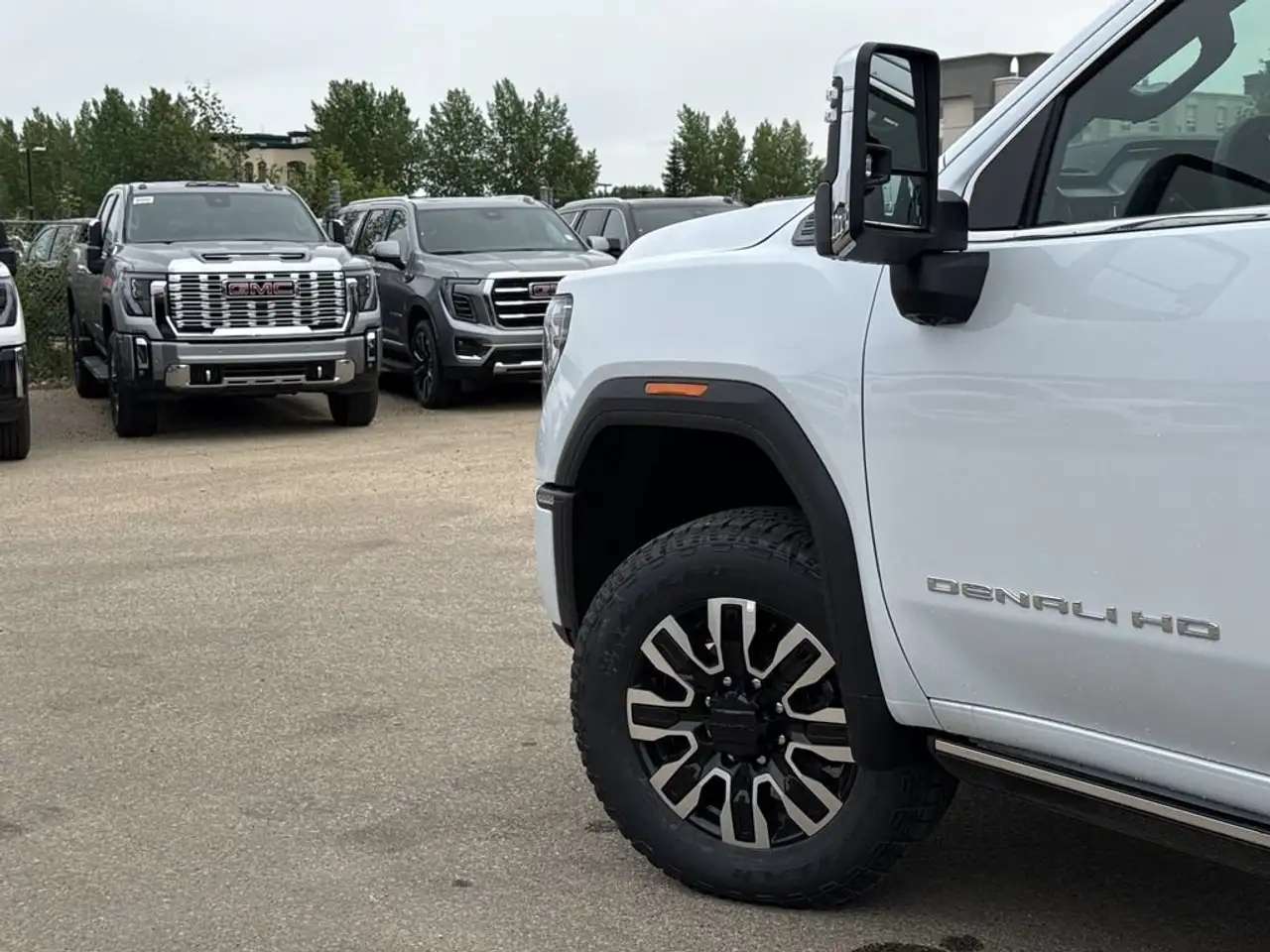 GMC Sierra 3500HD снимка GMC Sierra 3500HD