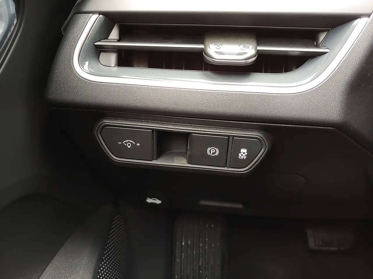 Kia K4 снимка Kia K4