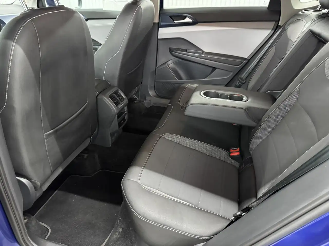 Volkswagen Taos снимка Volkswagen Taos