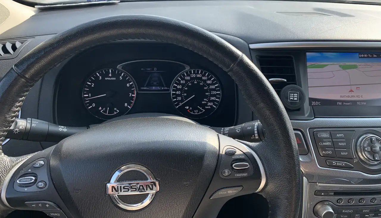 Nissan Pathfinder снимка Nissan Pathfinder