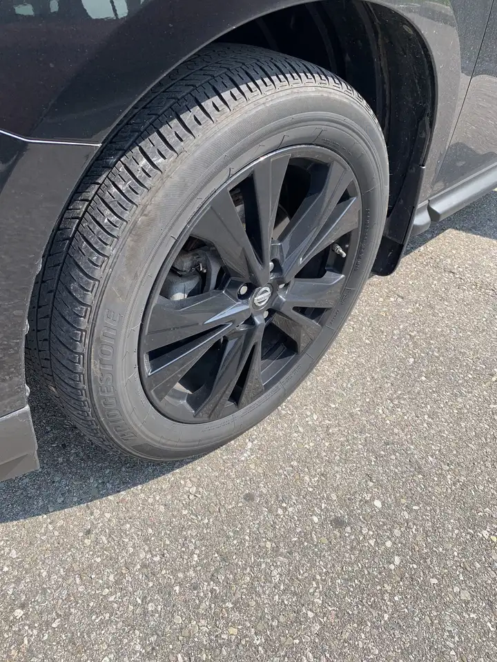 Nissan Pathfinder снимка Nissan Pathfinder