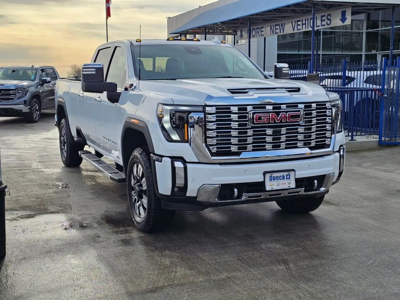 GMC Sierra 3500HD снимка GMC Sierra 3500HD
