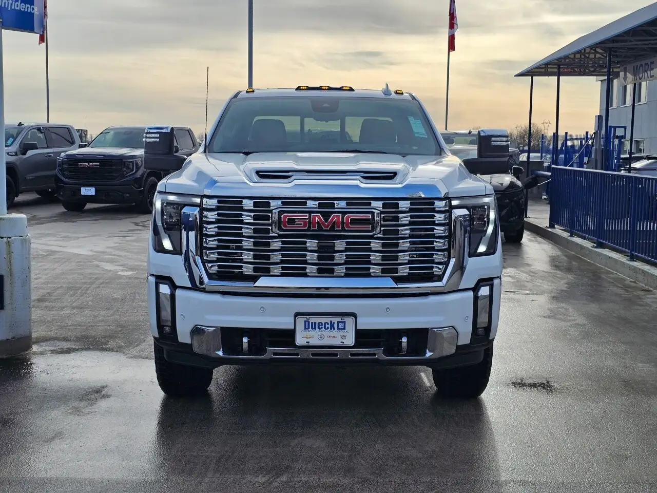 GMC Sierra 3500HD снимка GMC Sierra 3500HD