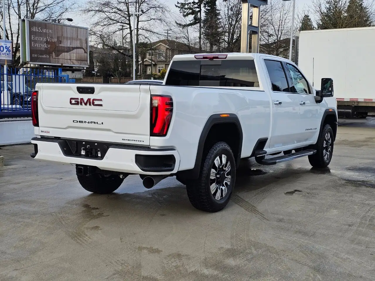 GMC Sierra 3500HD снимка GMC Sierra 3500HD
