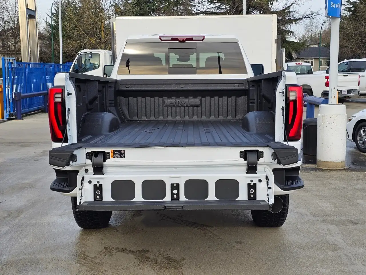 GMC Sierra 3500HD снимка GMC Sierra 3500HD