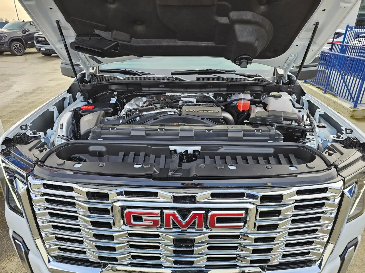 GMC Sierra 3500HD снимка GMC Sierra 3500HD