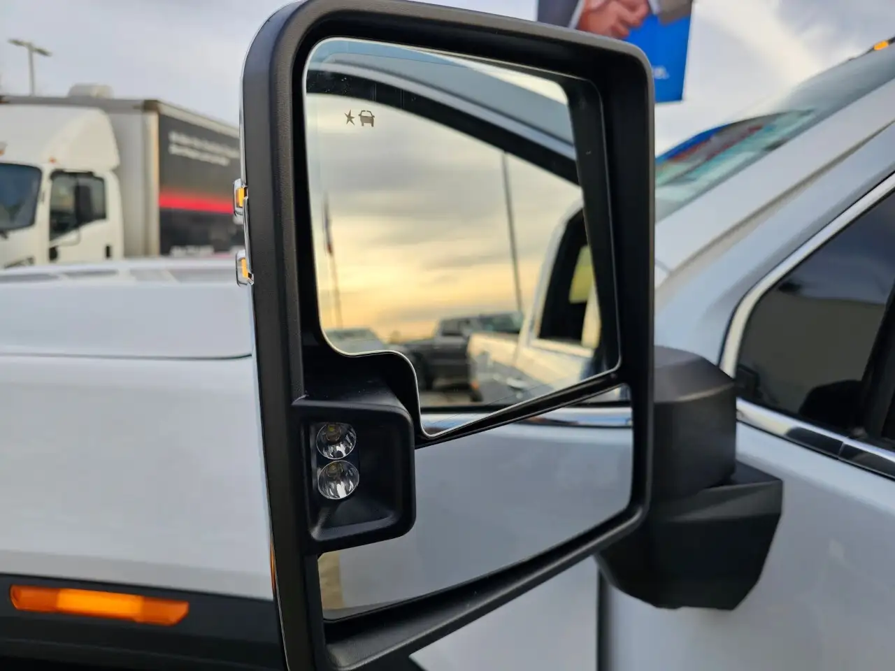 GMC Sierra 3500HD снимка GMC Sierra 3500HD
