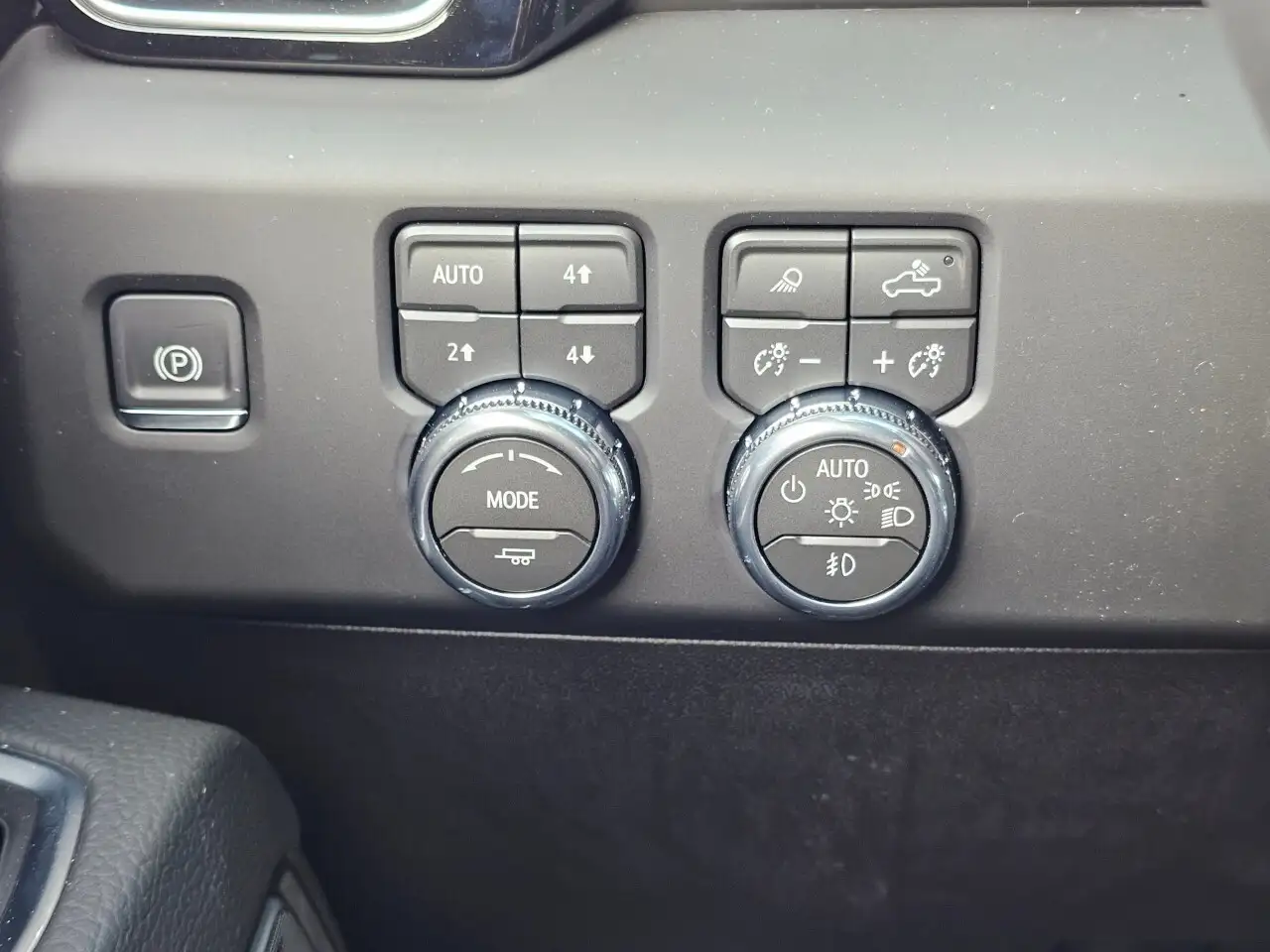 GMC Sierra 3500HD снимка GMC Sierra 3500HD