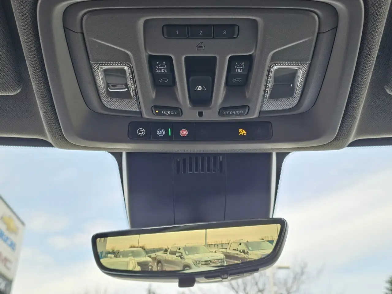 GMC Sierra 3500HD снимка GMC Sierra 3500HD