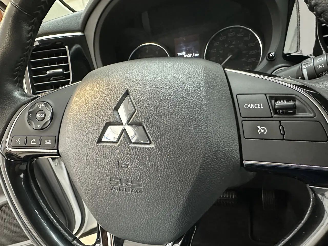 Mitsubishi Outlander photo Mitsubishi Outlander