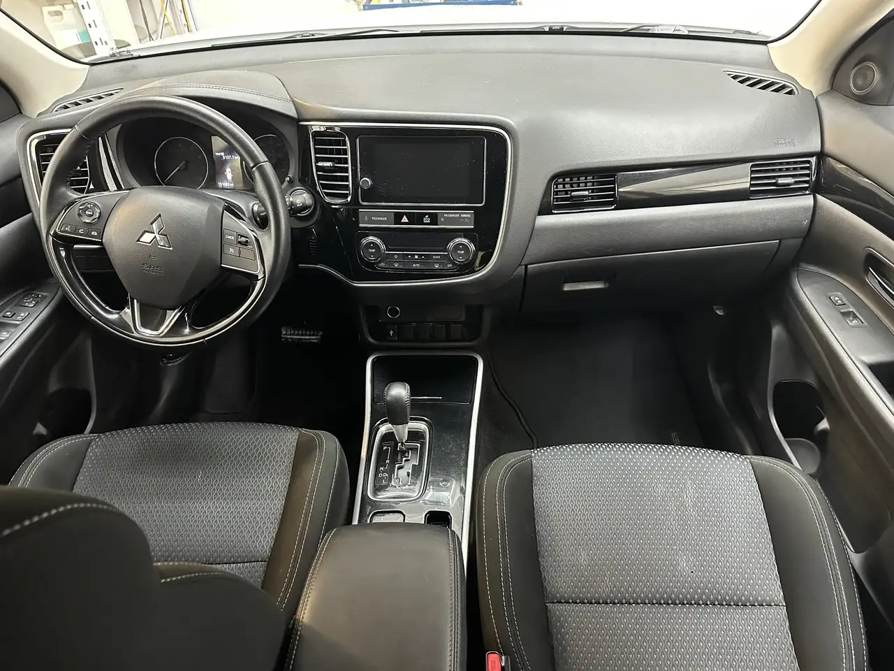 Mitsubishi Outlander photo Mitsubishi Outlander