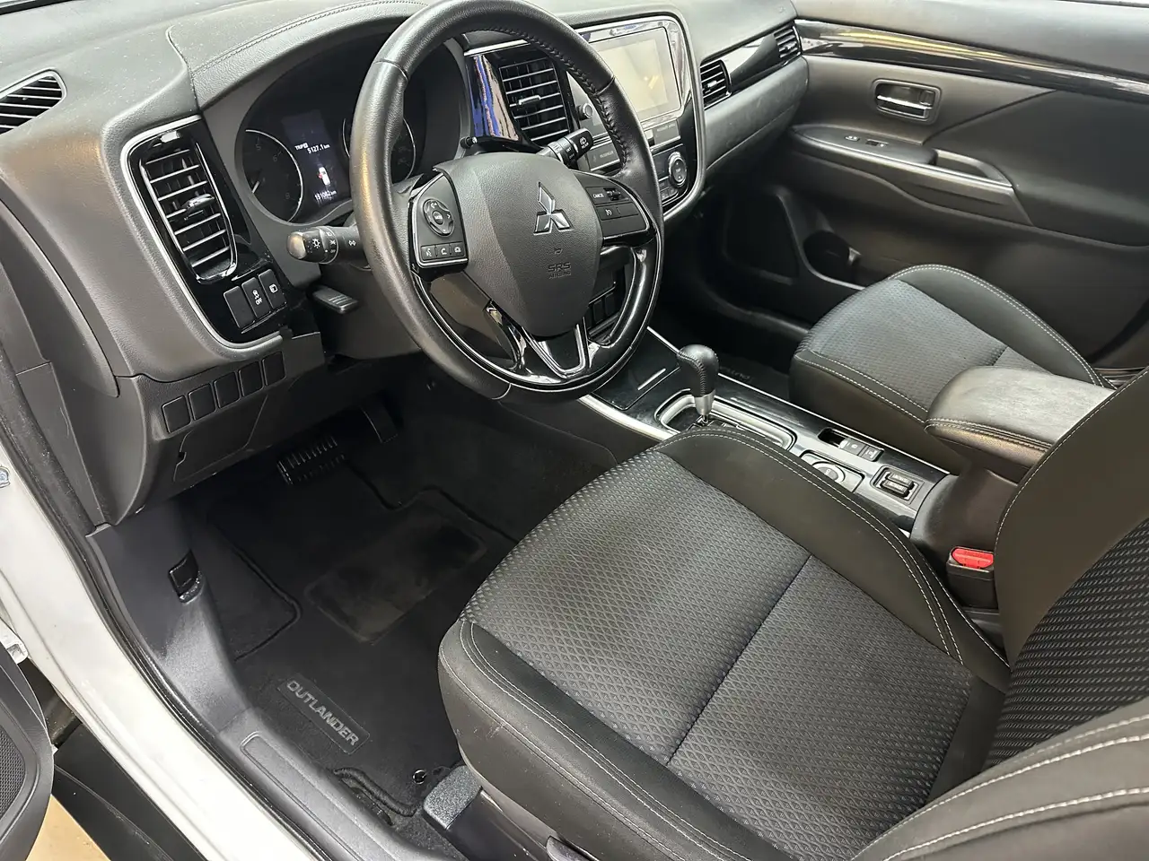 Mitsubishi Outlander photo Mitsubishi Outlander