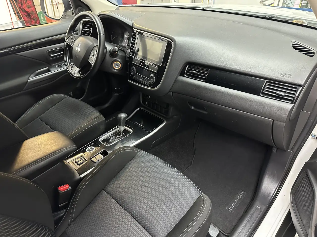 Mitsubishi Outlander photo Mitsubishi Outlander