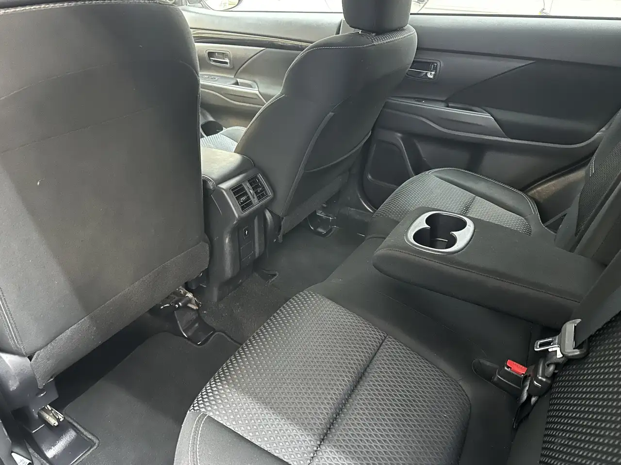 Mitsubishi Outlander photo Mitsubishi Outlander