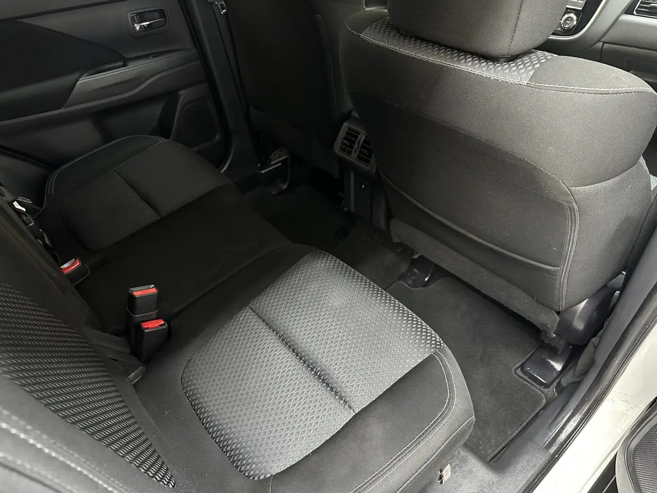 Mitsubishi Outlander photo Mitsubishi Outlander