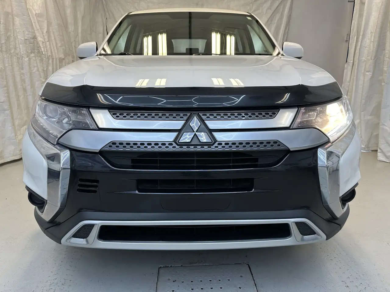 Mitsubishi Outlander photo Mitsubishi Outlander