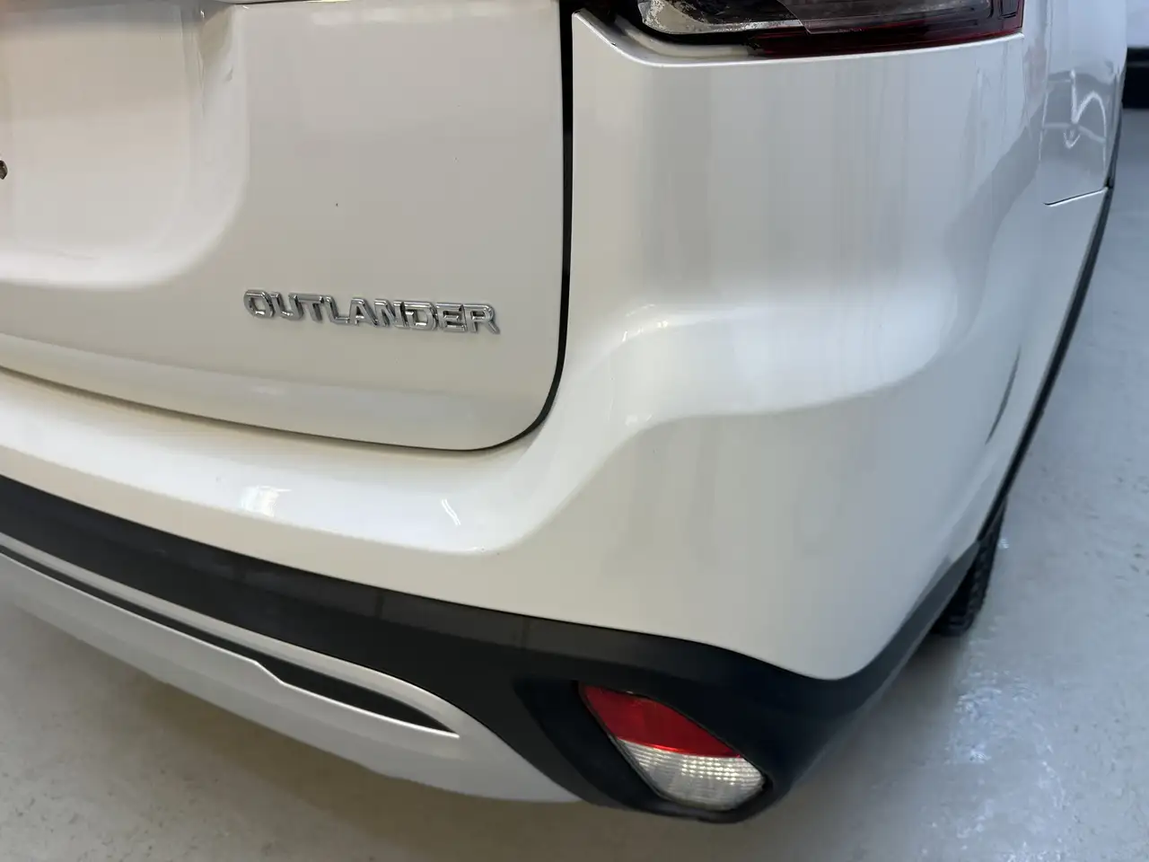 Mitsubishi Outlander photo Mitsubishi Outlander