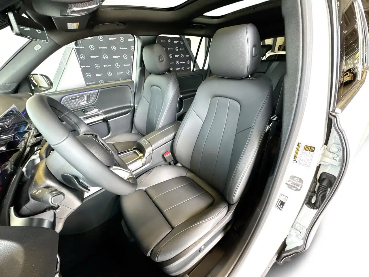 Mercedes-Benz GLB photo Mercedes-Benz GLB