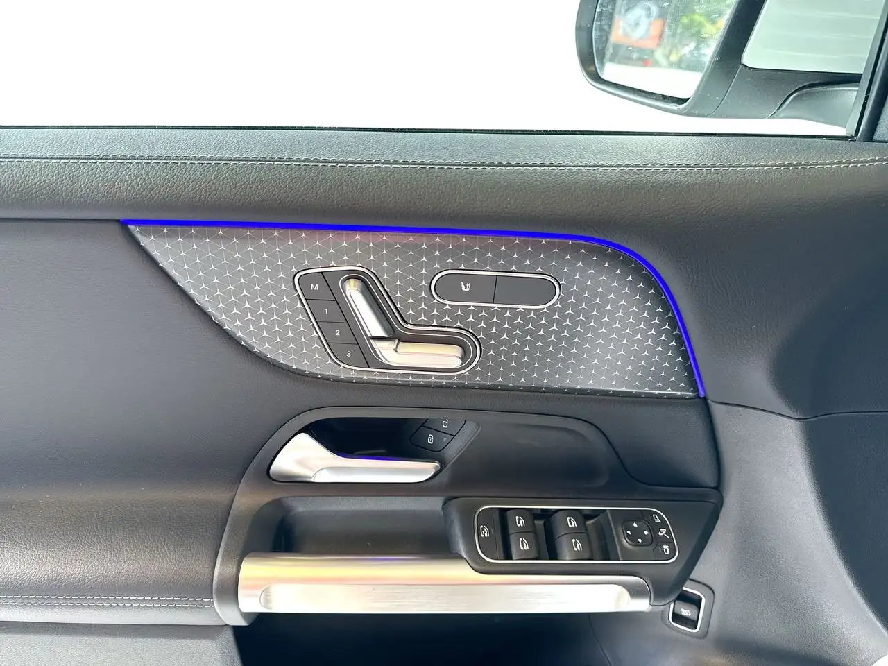 Mercedes-Benz GLB photo Mercedes-Benz GLB