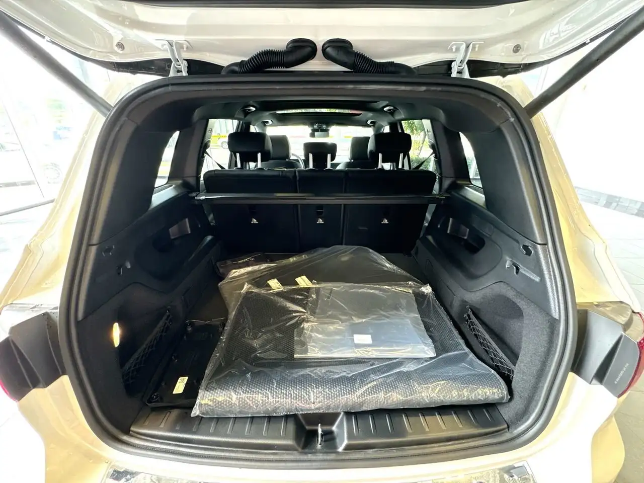 Mercedes-Benz GLB photo Mercedes-Benz GLB