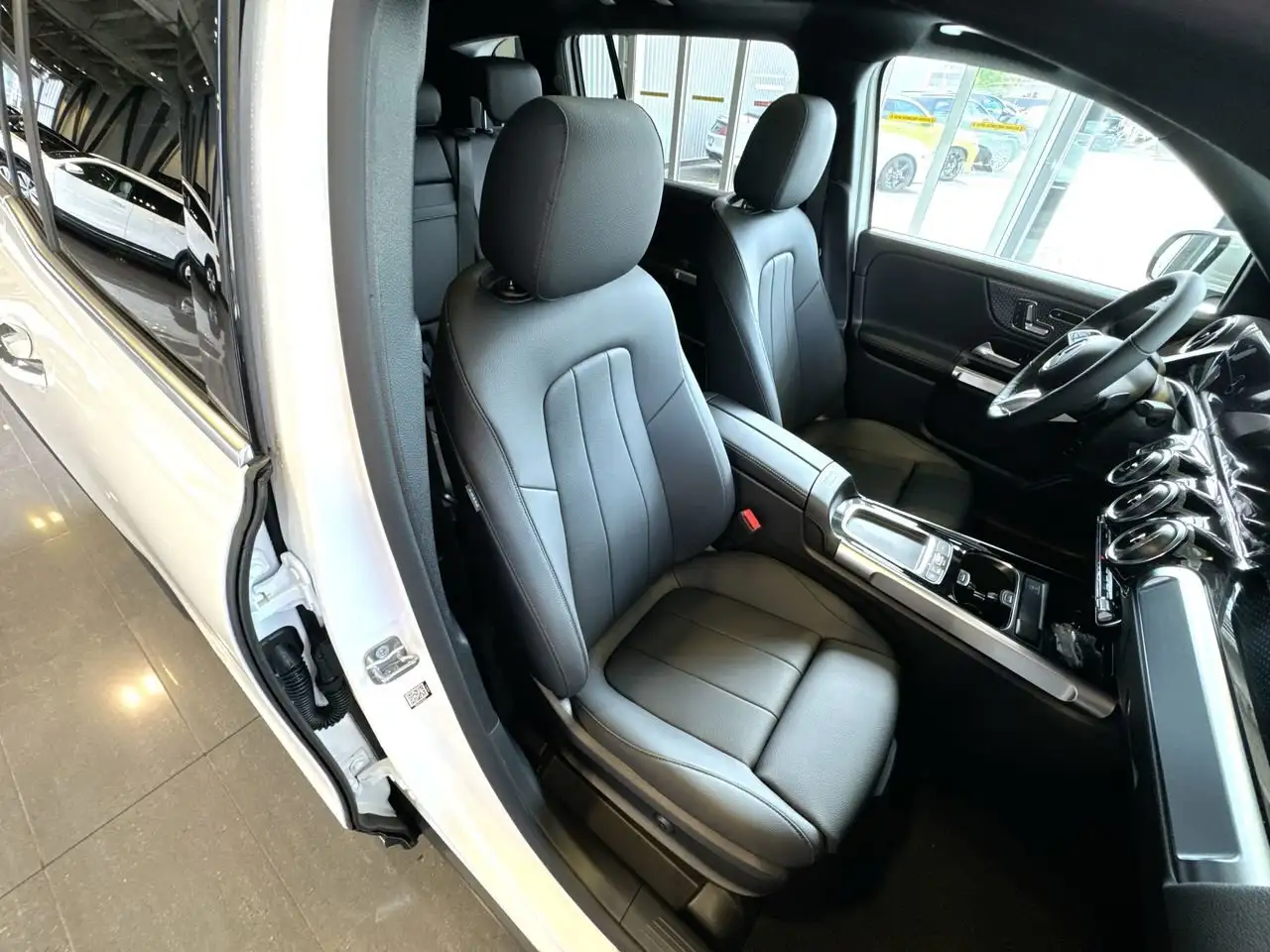 Mercedes-Benz GLB photo Mercedes-Benz GLB