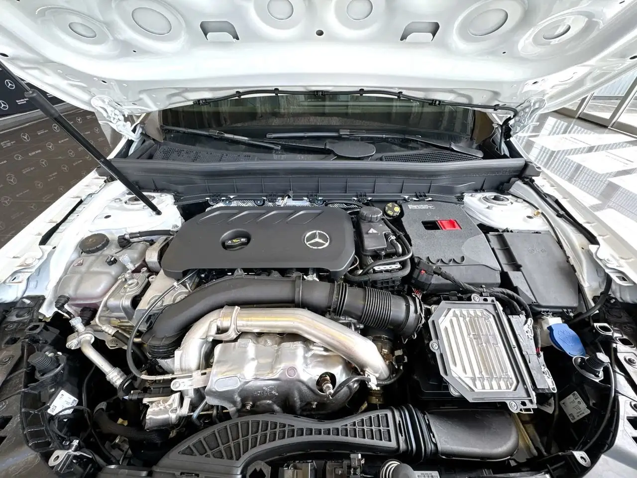 Mercedes-Benz GLB photo Mercedes-Benz GLB